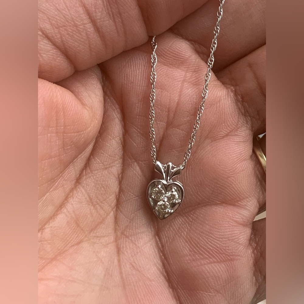 14k White Gold Diamond Heart Shape Necklace